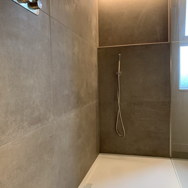 Stone shower room
